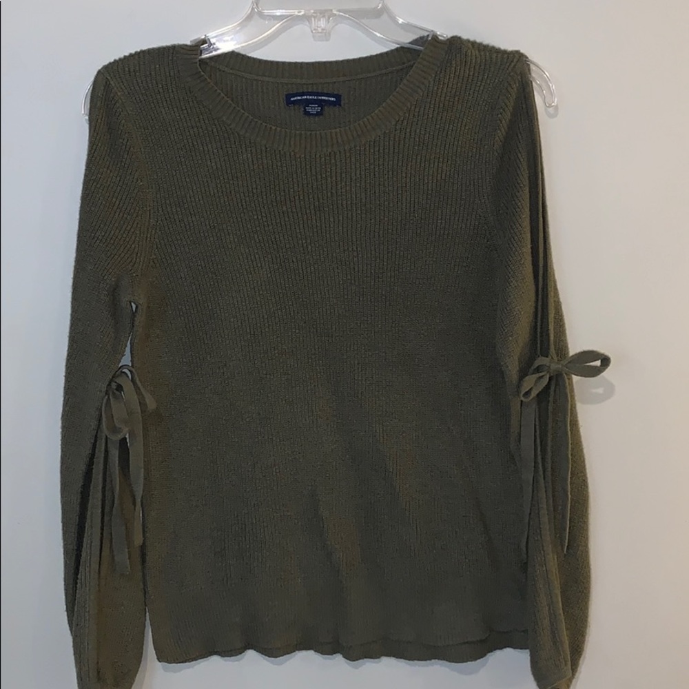 Off the shoulder women’s sweater 💚